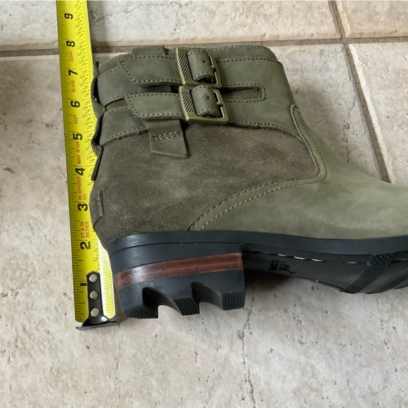 Sorel ankle boots, size 8, deep olive green - Picture 8 of 10